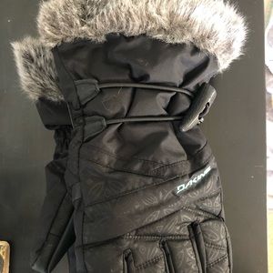 DAKINE women’s snow gloves
